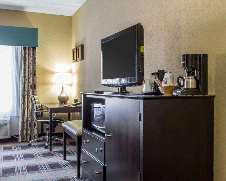 Hotel Comfort Suites Airport