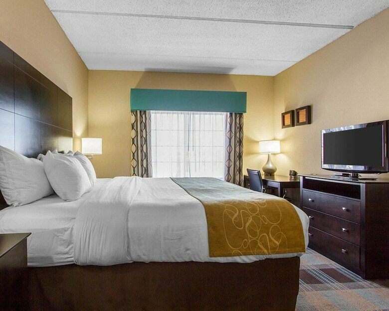 Hotel Comfort Suites Airport