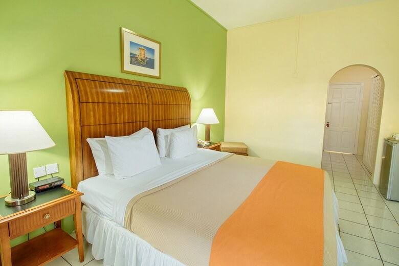 Hotel Bay Gardens Inn