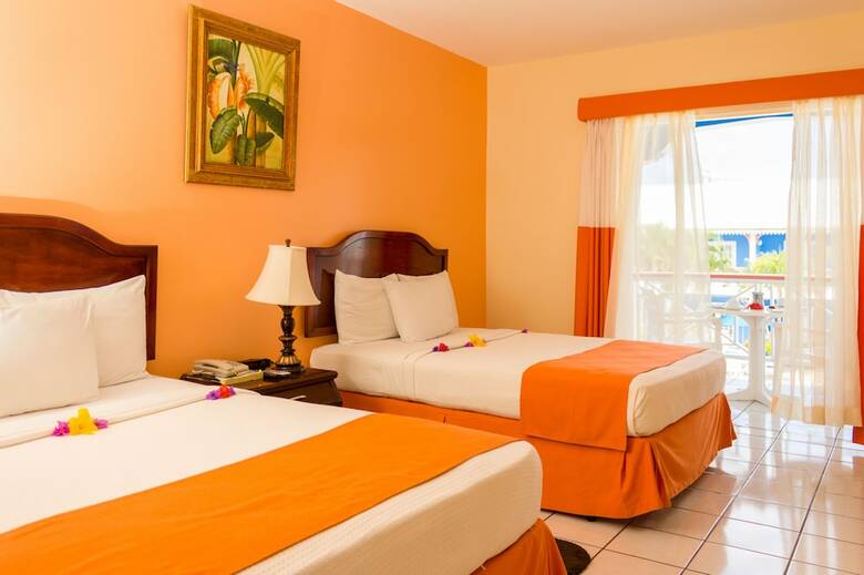 Hotel Bay Gardens Inn