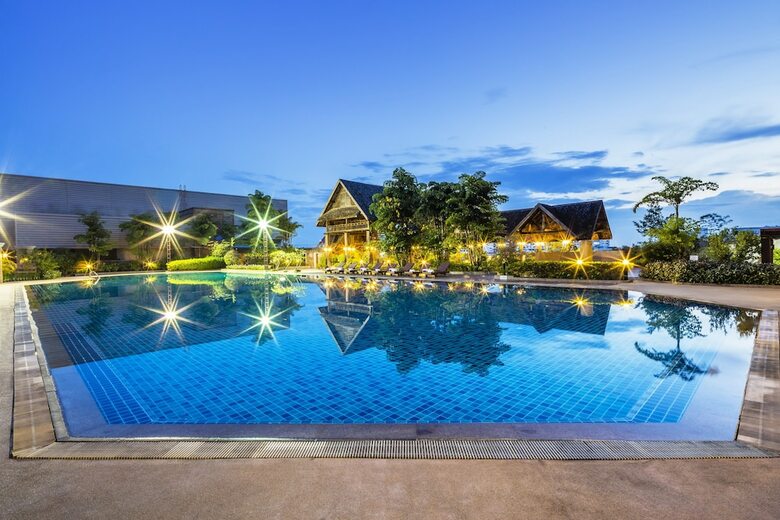 Lotus Hotel Pang Suan Kaew