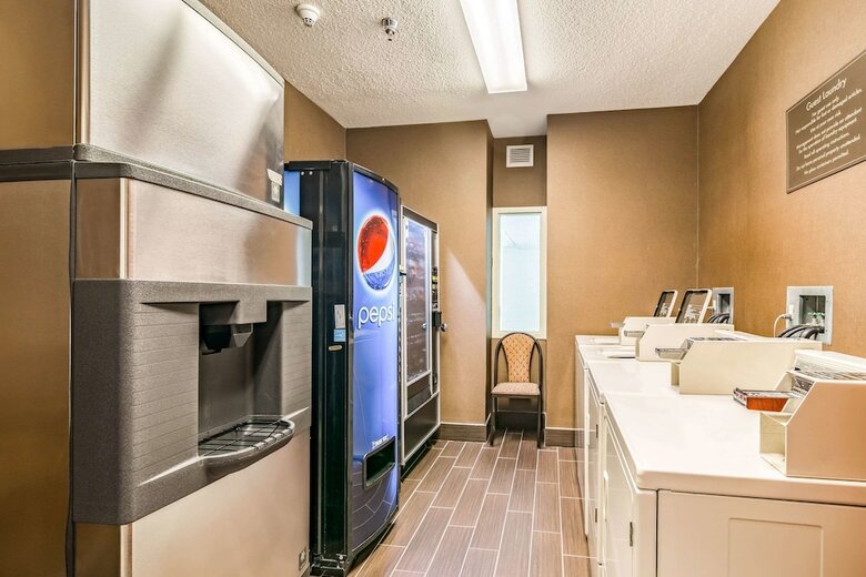 Hotel Comfort Inn And Suites