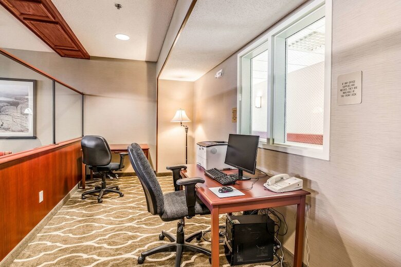 Hotel Comfort Inn And Suites