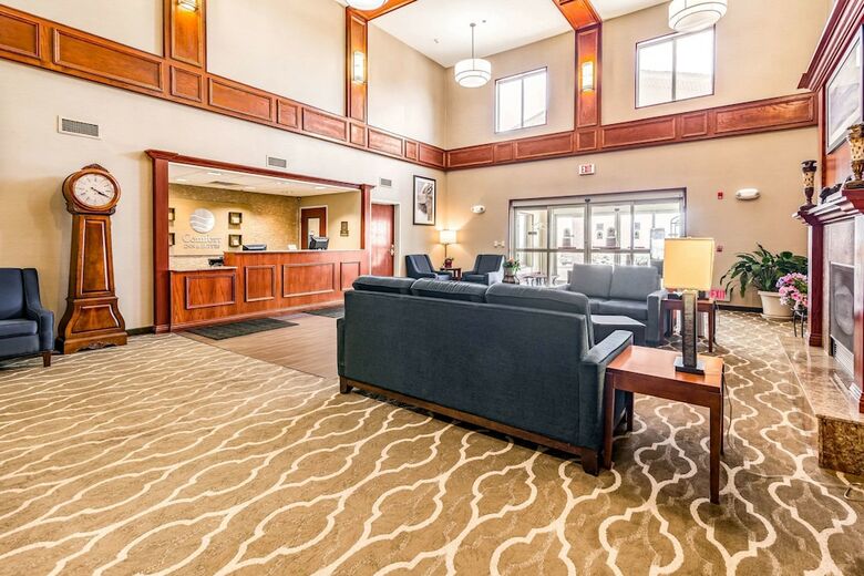 Hotel Comfort Inn And Suites