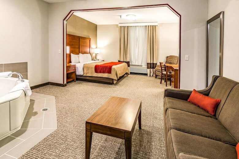 Hotel Comfort Inn And Suites