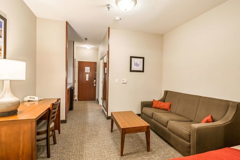 Hotel Comfort Inn And Suites