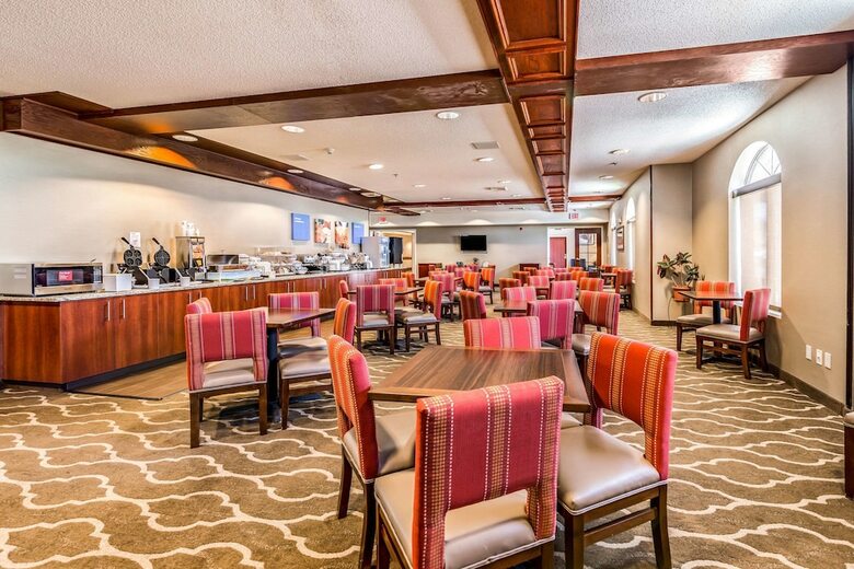 Hotel Comfort Inn And Suites