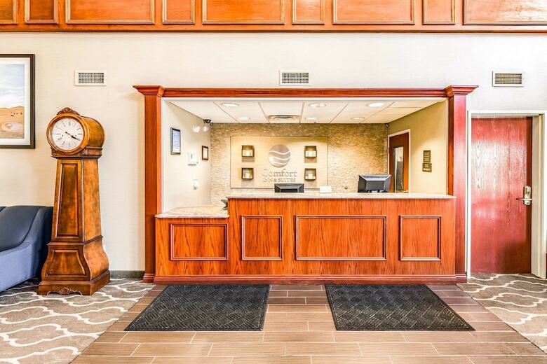 Hotel Comfort Inn And Suites