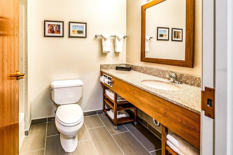 Hotel Comfort Inn And Suites