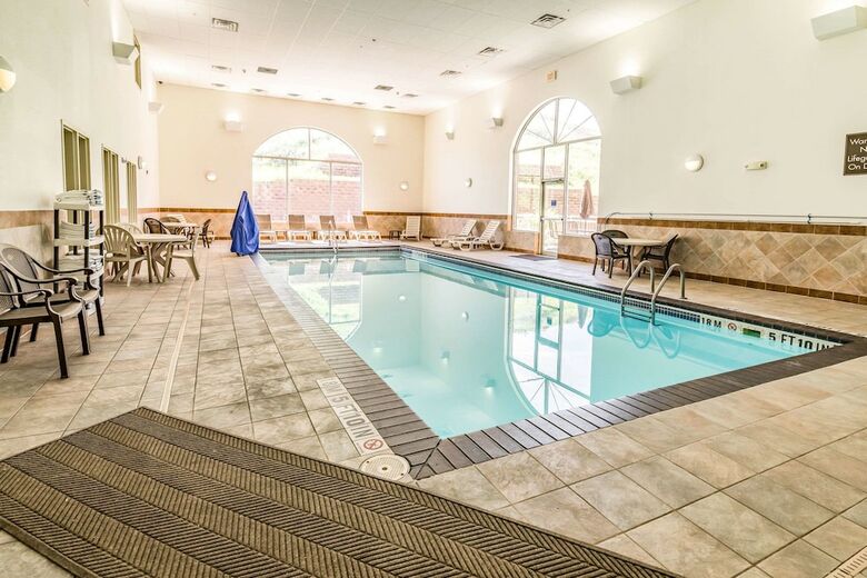 Hotel Comfort Inn And Suites