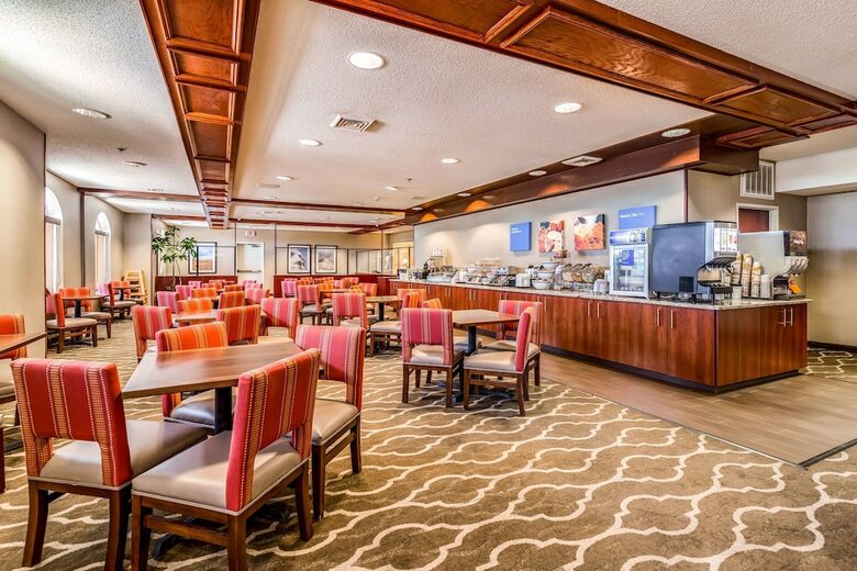 Hotel Comfort Inn And Suites