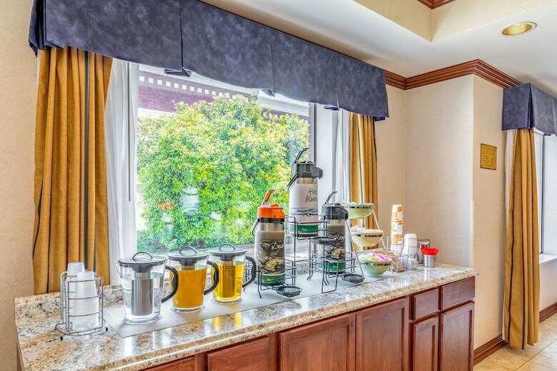 Hotel Quality Inn & Suites