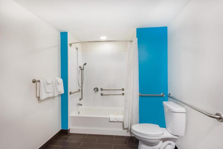 Hotel Howard Johnson By Wyndham Quincy/boston