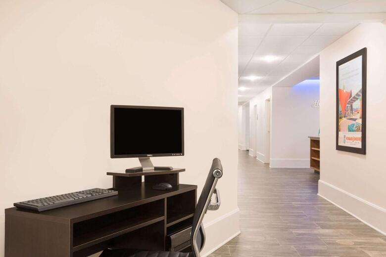 Hotel Howard Johnson By Wyndham Quincy/boston