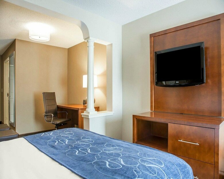 Hotel Comfort Suites West Warwick - Providence