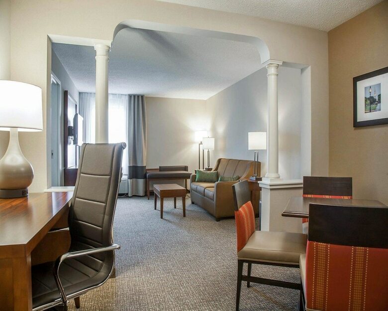 Hotel Comfort Suites West Warwick - Providence