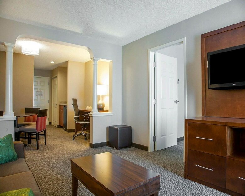 Hotel Comfort Suites West Warwick - Providence