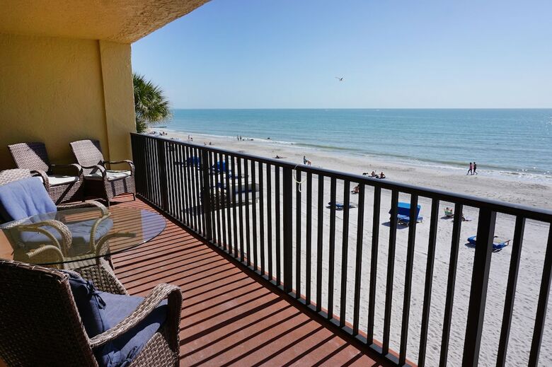 Las Brisas Condominiums