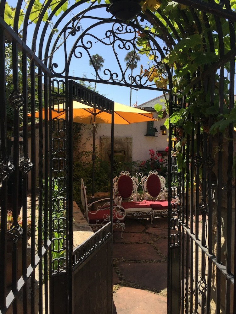 Hotel Villa Rosa Inn