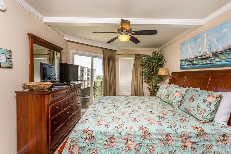 Hodnett Cooper's Beach Club