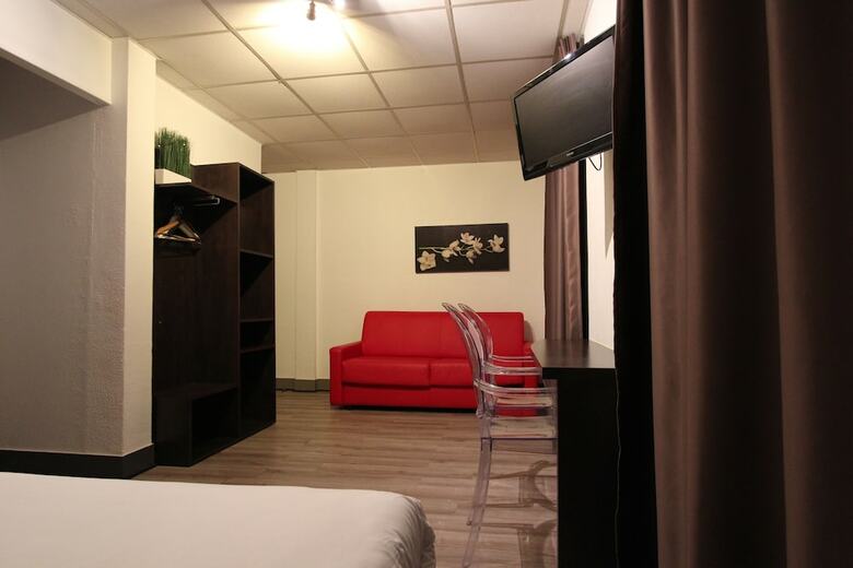 Hotel Vol De Nuit