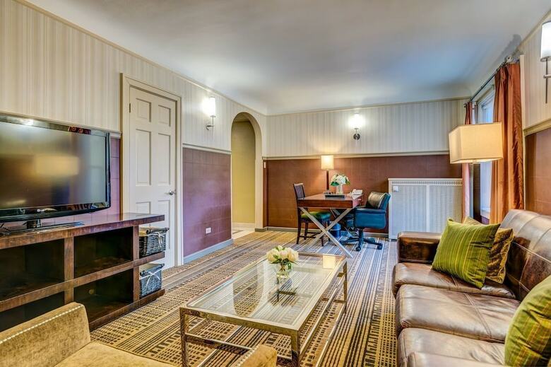 Hotel Carleton Of Oak Park