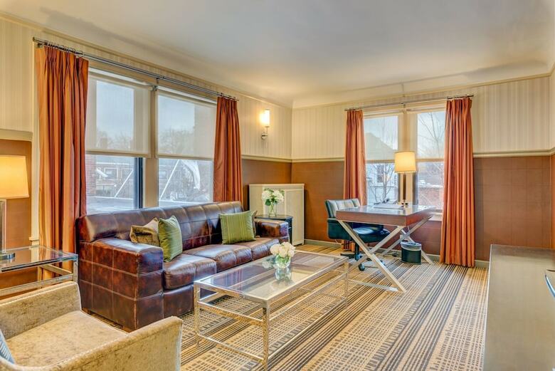 Hotel Carleton Of Oak Park