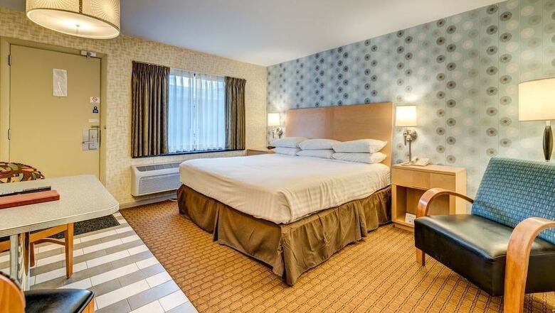 Hotel Carleton Of Oak Park