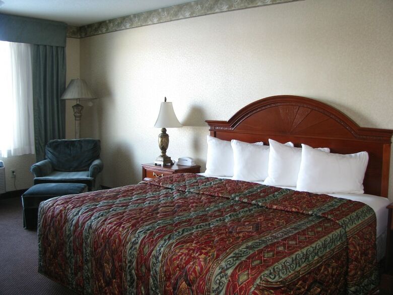 Le Ritz Hotel And Suites