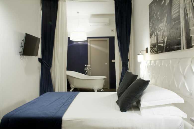 Piazza Farnese Luxury Suites