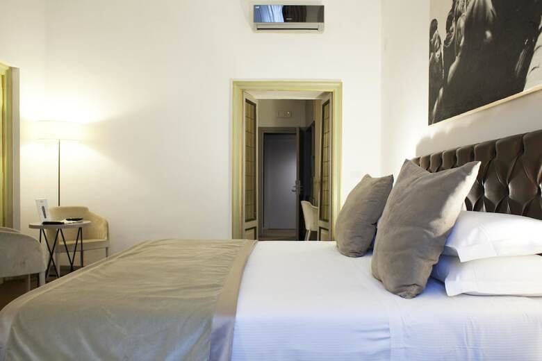 Piazza Farnese Luxury Suites
