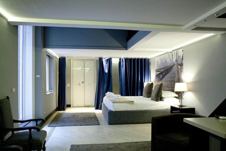 Piazza Farnese Luxury Suites