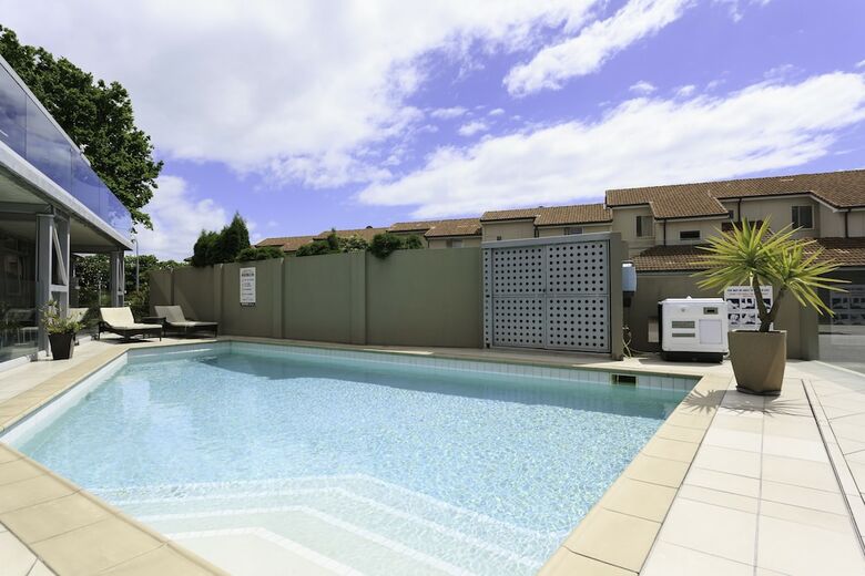 Trailways Hotel Nelson
