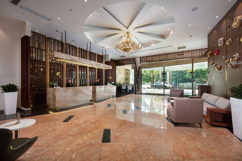 Lake Side Hotel