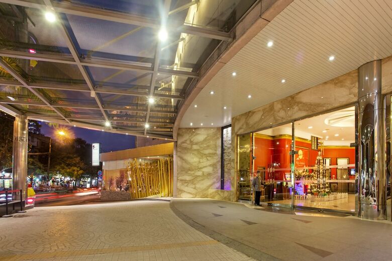 Lake Side Hotel