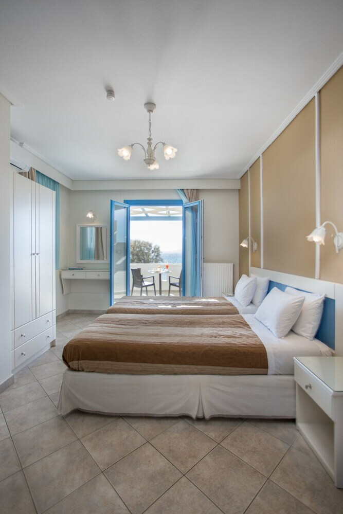 Liana Beach Hotel & Spa