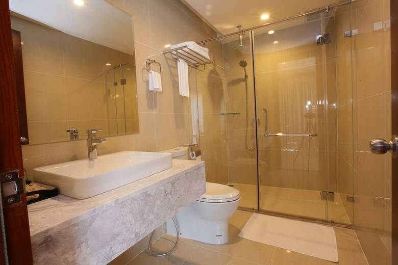 Crown Diamond Hotel