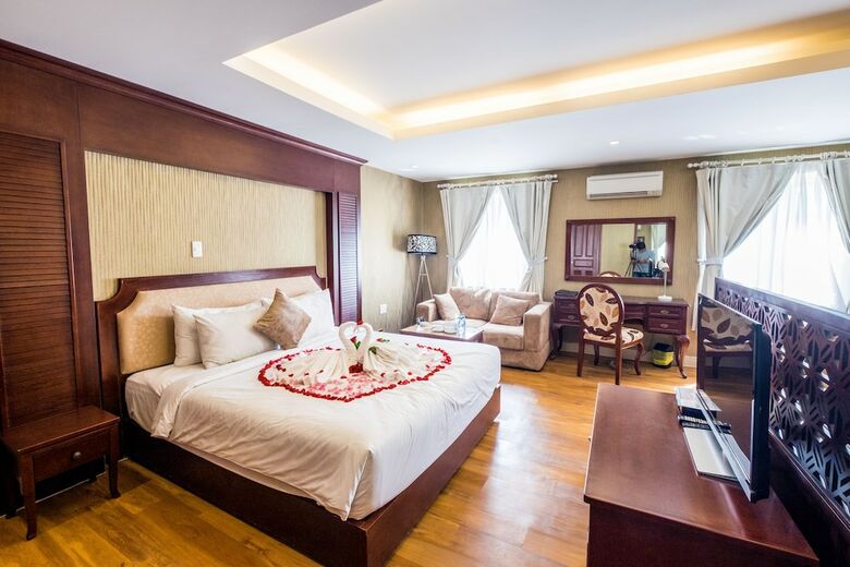 Crown Diamond Hotel
