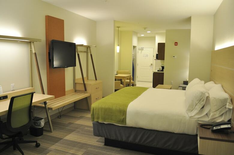 Hotel Holiday Inn Express & Suites Price