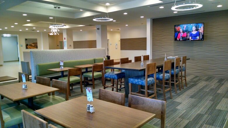 Hotel Holiday Inn Express & Suites Price