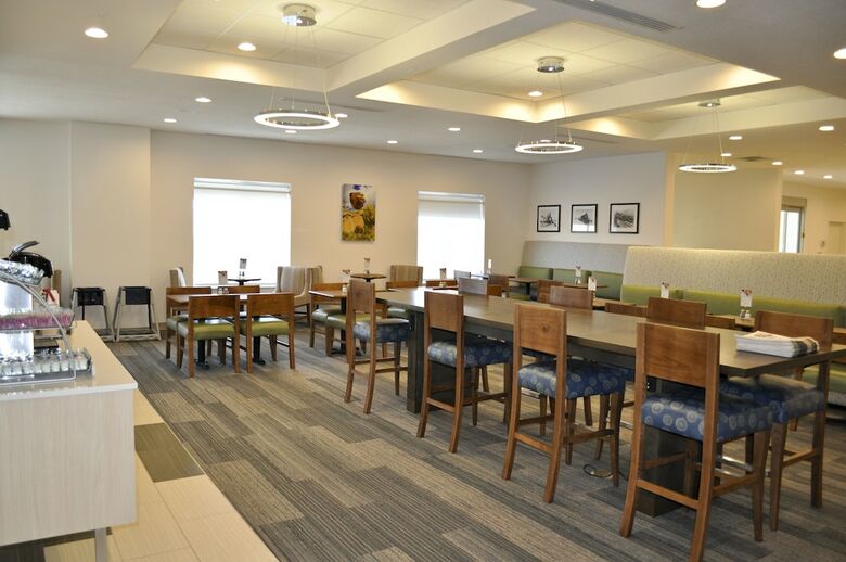 Hotel Holiday Inn Express & Suites Price