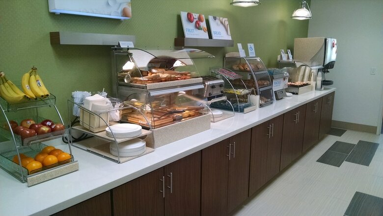 Hotel Holiday Inn Express & Suites Price