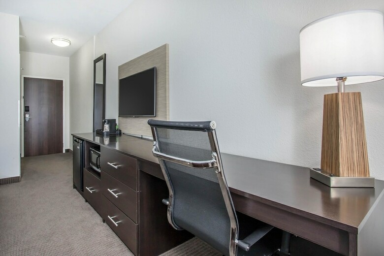 Hotel Sleep Inn & Suites