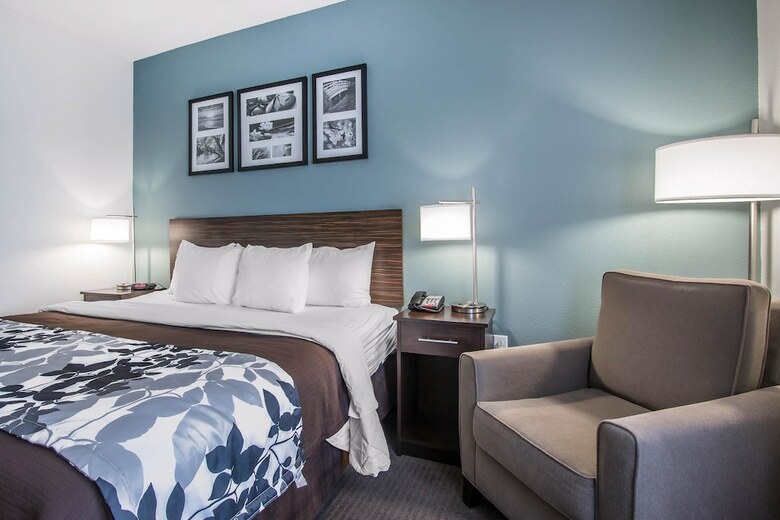 Hotel Sleep Inn & Suites