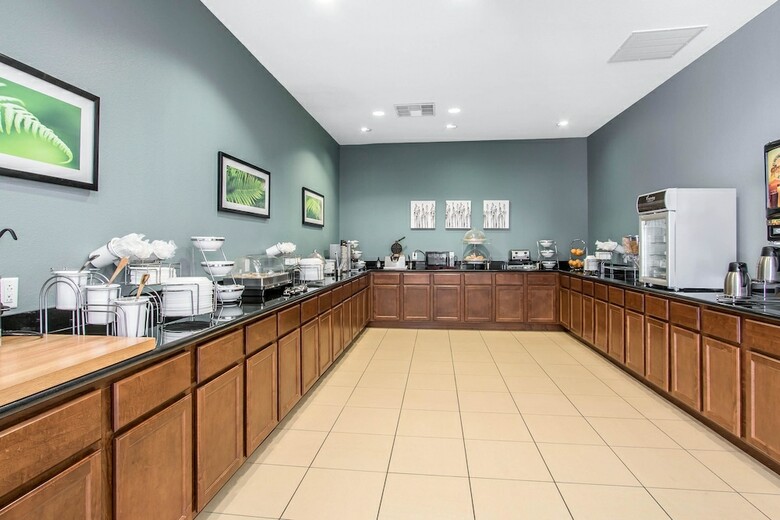Hotel Sleep Inn & Suites