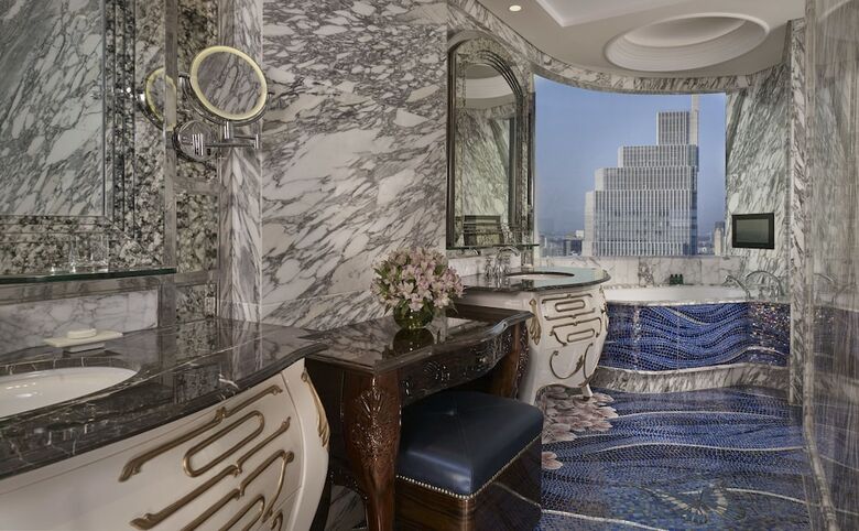 Hotel The Reverie Saigon