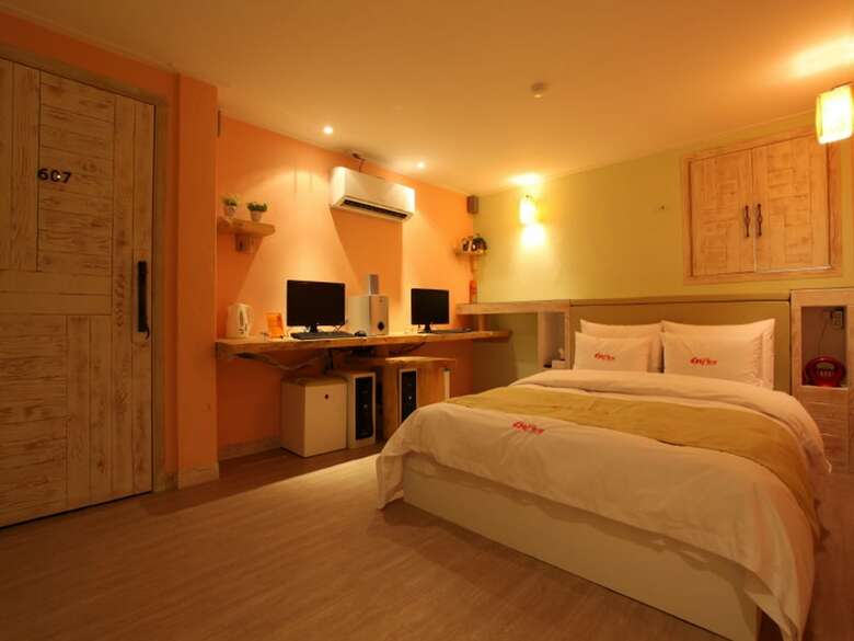Hotel April 2nd