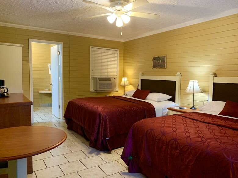 Motel Lakeside Inn And Cafe