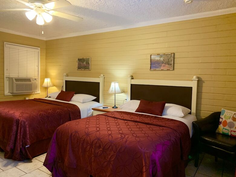 Motel Lakeside Inn And Cafe