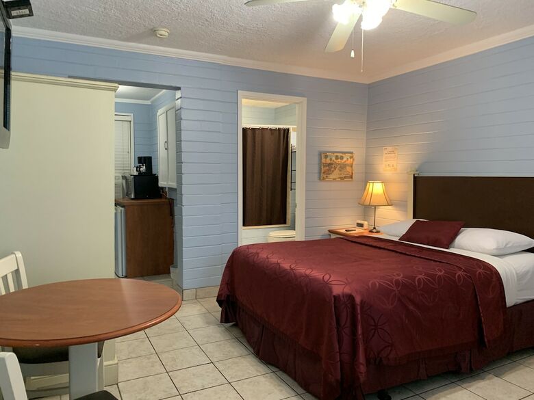 Motel Lakeside Inn And Cafe